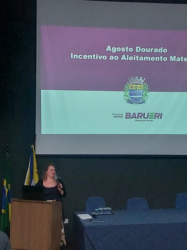 Luciana Inhasz na campanha Agosto Dourado, Secretaria de Saúde de Barueri